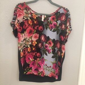 Bellatrix Floral V-neck Cap Sleeve Top, EUC